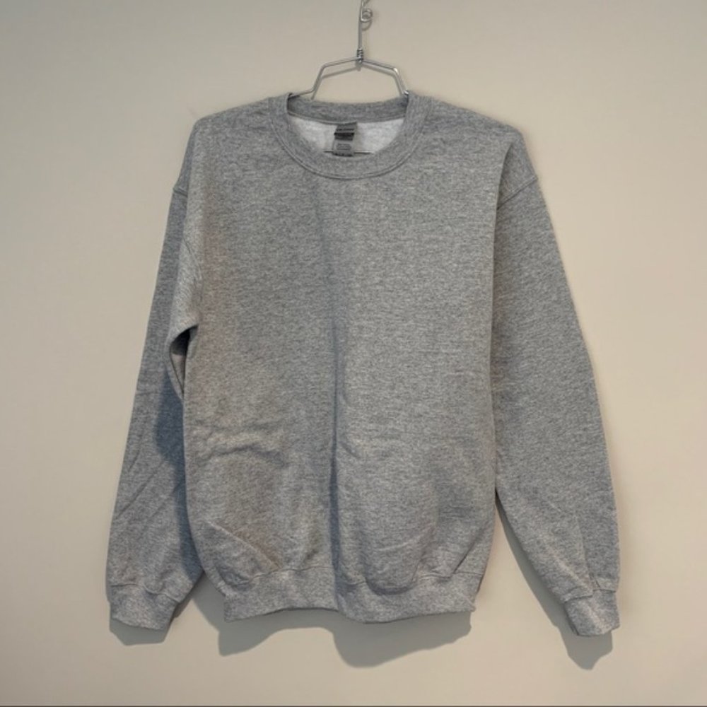 NWOT Grey Gildan Crewneck